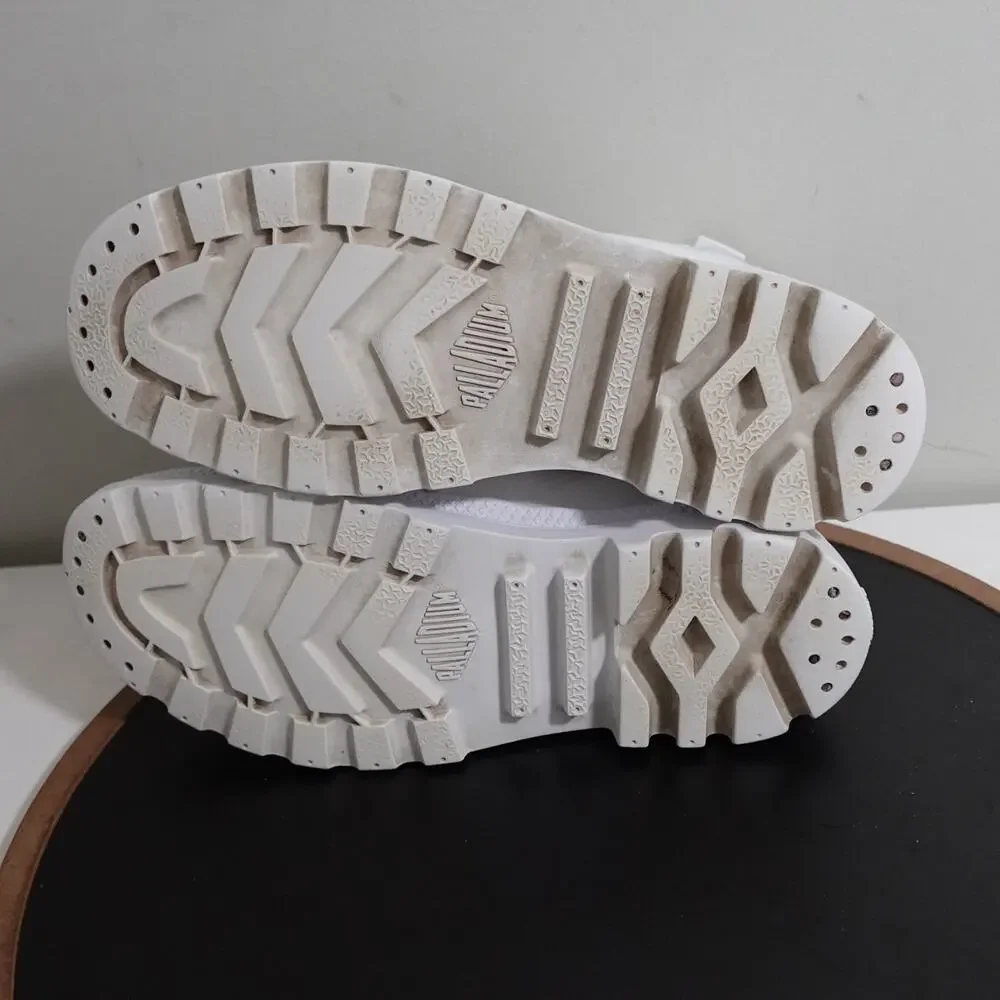 Palladium Pampa Hi Boots Women 9 / Men 7.5‎ White Canvas Lace-Up Rugged Sole